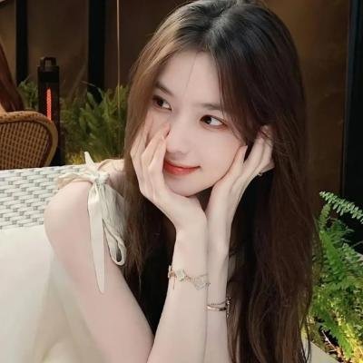 当红小花被曝与神秘男子同车离开，一个月演唱会后台画面流出
